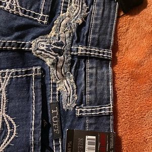 Cowgirl Tuff Longhorn shorts 28